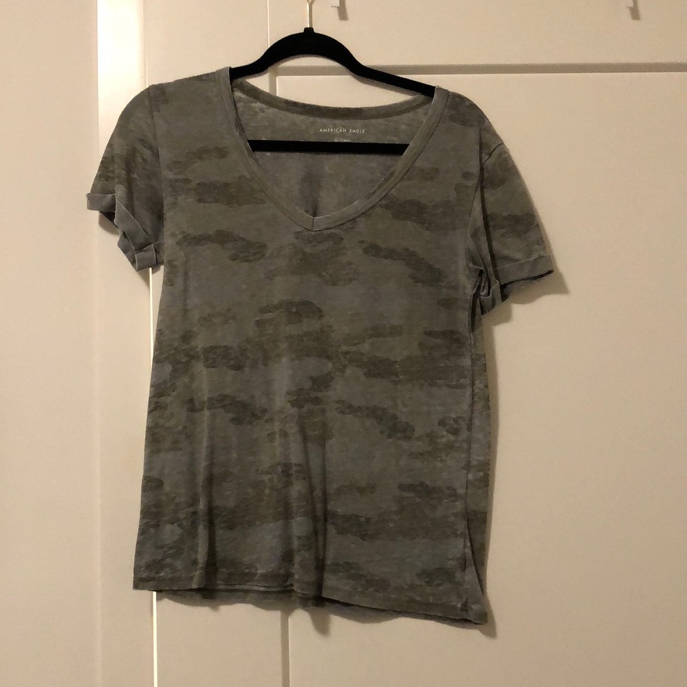 American Eagle V-neck shirt